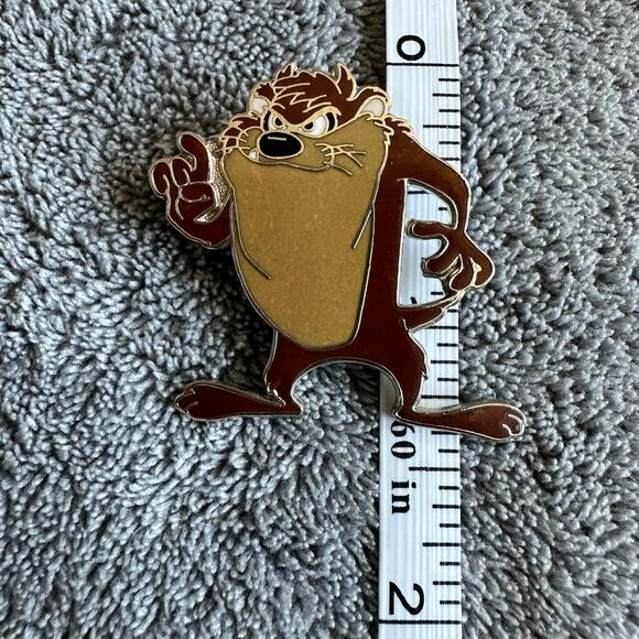 Tasmanian Devil Lapel Pin Brown Warner Brothers Cartoon Character Gold Cute Vtg - Picture 3 of 4